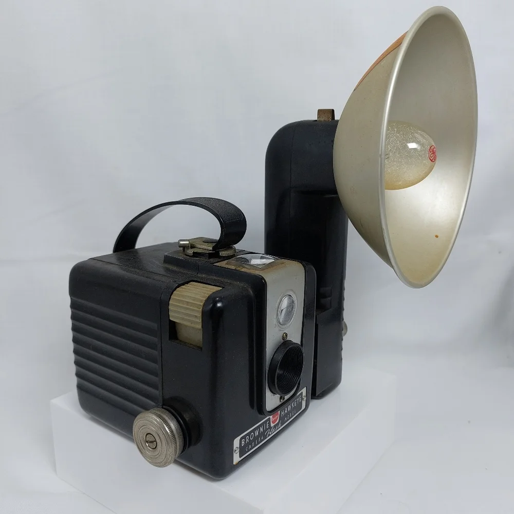Vtg 50s Kodak Brownie Hawkeye Flash Model Camera‎ w/ Original Box & Flasholder